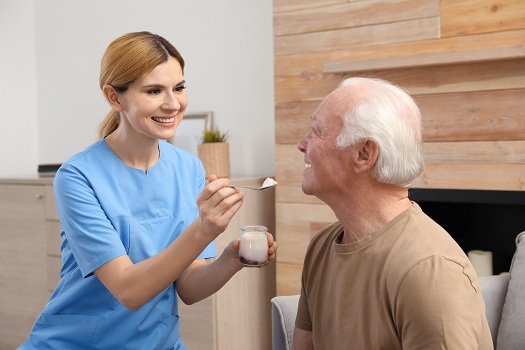 Tips for Feeding a Senior Loved One with Parkinson in Barrie, ON